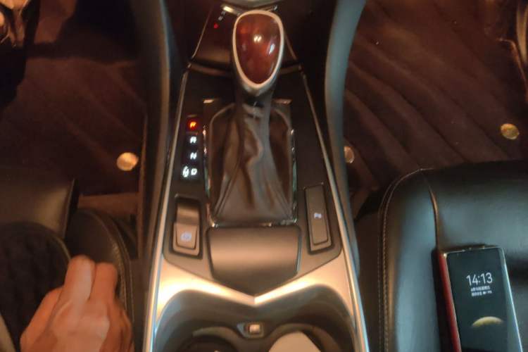 Used Cadillac SRX 2013 3.0L Leading Model Gear Lever