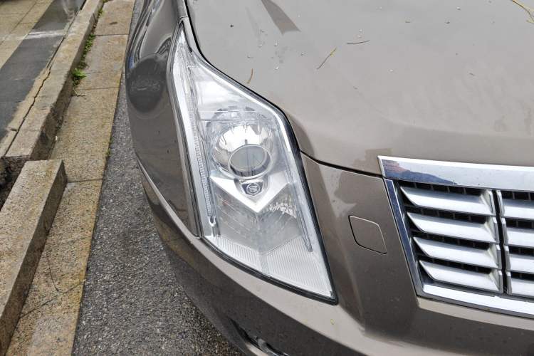 Used Cadillac SRX 2013 3.0L Leading Model Right Front Headlight