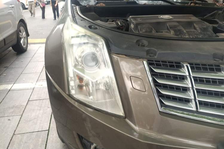 Used Cadillac SRX 2013 3.0L Elite Model Right Front Headlight