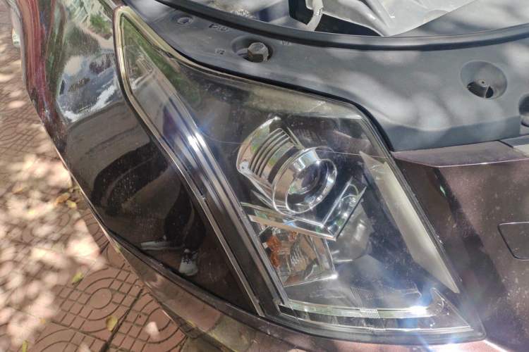 Used Cadillac SRX 2013 3.0L Elite Model Right Front Headlight