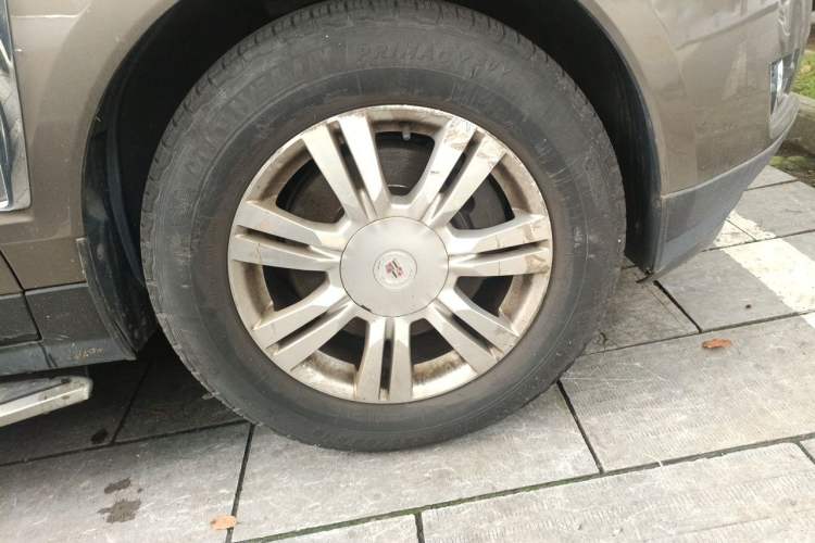 Used Cadillac SRX 2013 3.0L Elite Model Right Front Wheel Hub