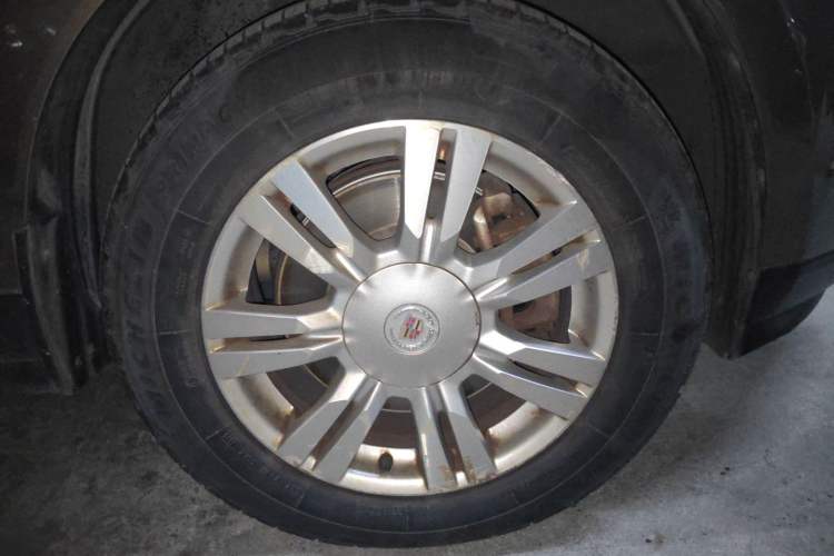Used Cadillac SRX 2013 3.0L Comfort Model Right Front Wheel Hub