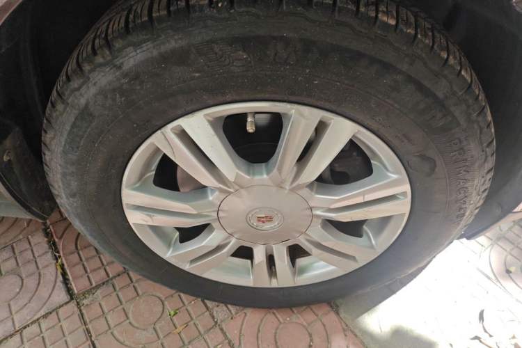 Used Cadillac SRX 2013 3.0L Elite Model Right Front Wheel Hub