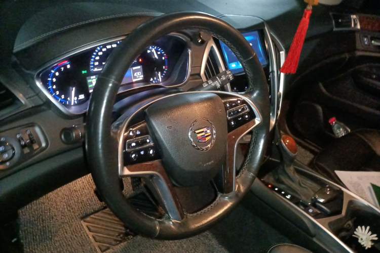 Used Cadillac SRX 2013 3.0L Luxury Model Steering Wheel