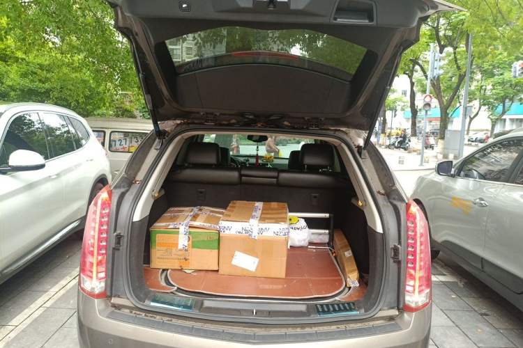 Used Cadillac SRX 2013 3.0L Elite Model Trunk