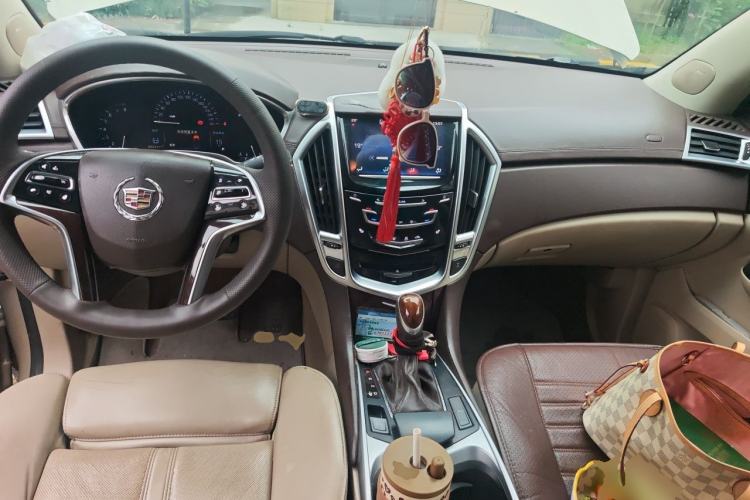 Used Cadillac SRX 2013 3.0L Elite Model Center Console