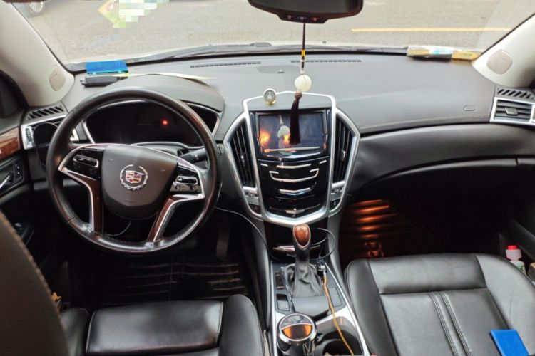 Used Cadillac SRX 2013 3.0L Leading Model Center Console