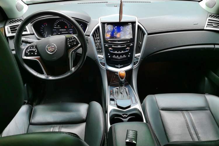Used Cadillac SRX 2013 3.0L Luxury Model Center Console