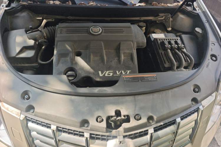 Used Cadillac SRX 2013 3.0L Comfort Model Engine Bay