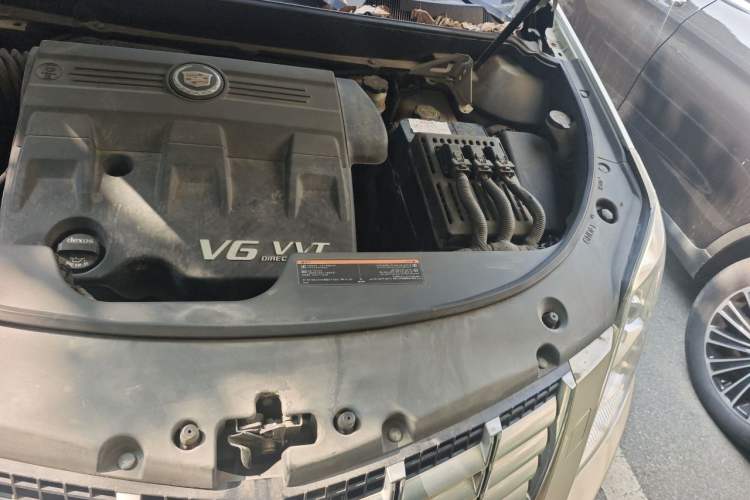 Used Cadillac SRX 2013 3.0L Comfort Model Engine Bay Left