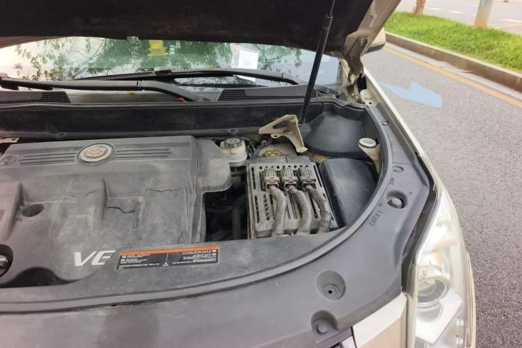 Used Cadillac SRX 2013 3.0L Comfort Model Engine Bay Left