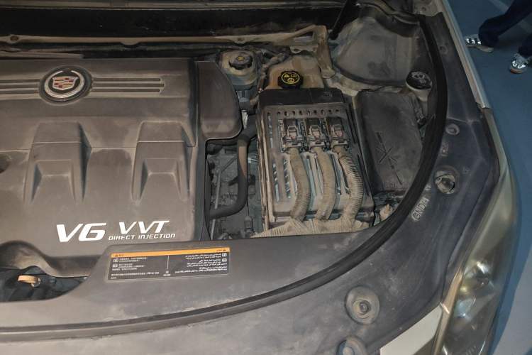 Used Cadillac SRX 2013 3.0L Elite Model Engine Bay Left