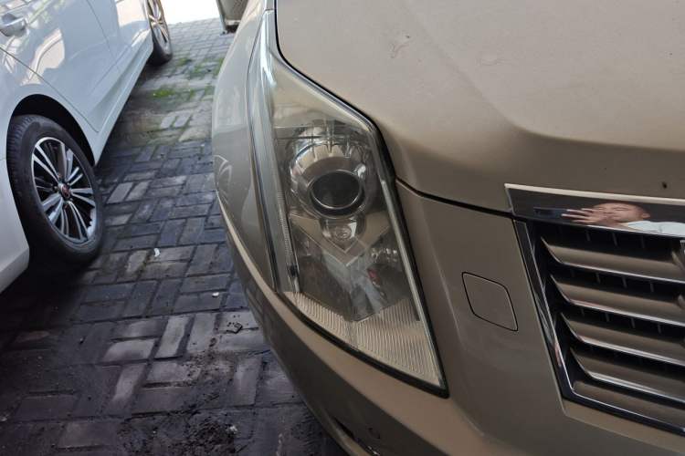Used Cadillac SRX 2013 3.0L Leading Model Right Front Headlight