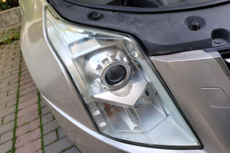 Used Cadillac SRX 2013 3.0L Comfort Model Right Front Headlight