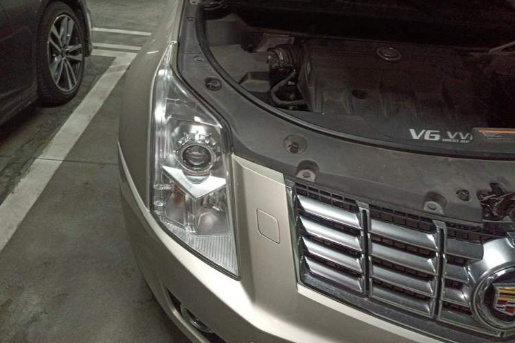 Used Cadillac SRX 2013 3.0L Comfort Model Right Front Headlight