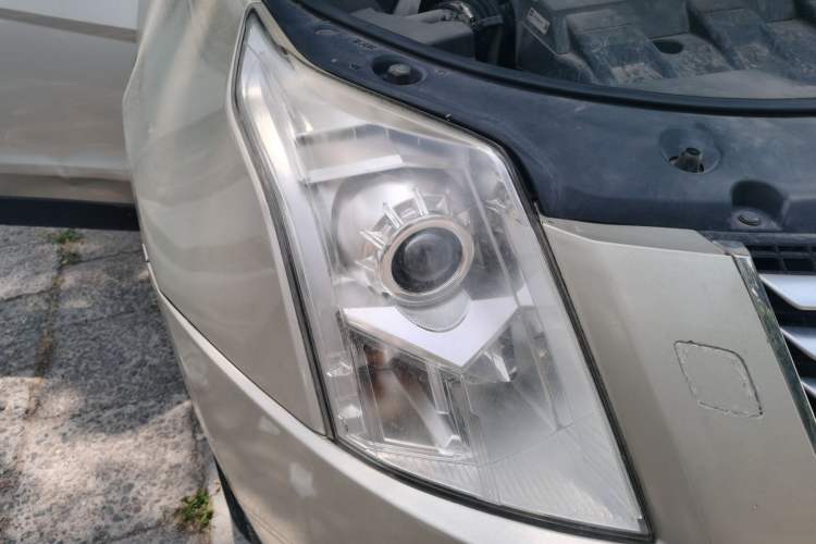 Used Cadillac SRX 2013 3.0L Elite Model Right Front Headlight