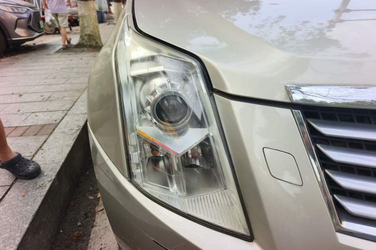 Used Cadillac SRX 2013 3.0L Comfort Model Right Front Headlight