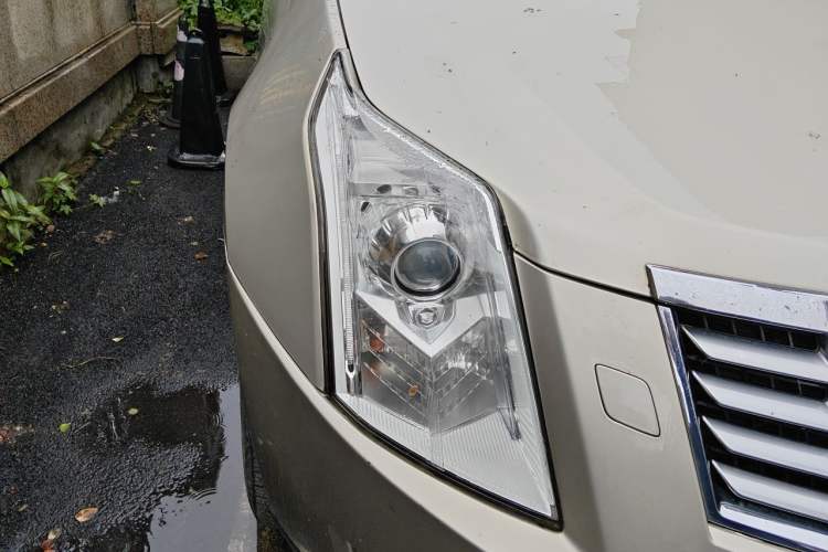 Used Cadillac SRX 2013 3.0L Leading Model Right Front Headlight