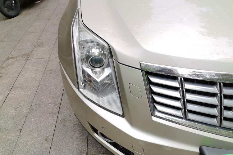 Used Cadillac SRX 2013 3.0L Luxury Model Right Front Headlight