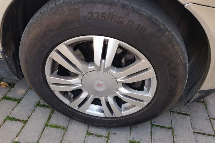 Used Cadillac SRX 2013 3.0L Comfort Model Right Front Wheel Hub