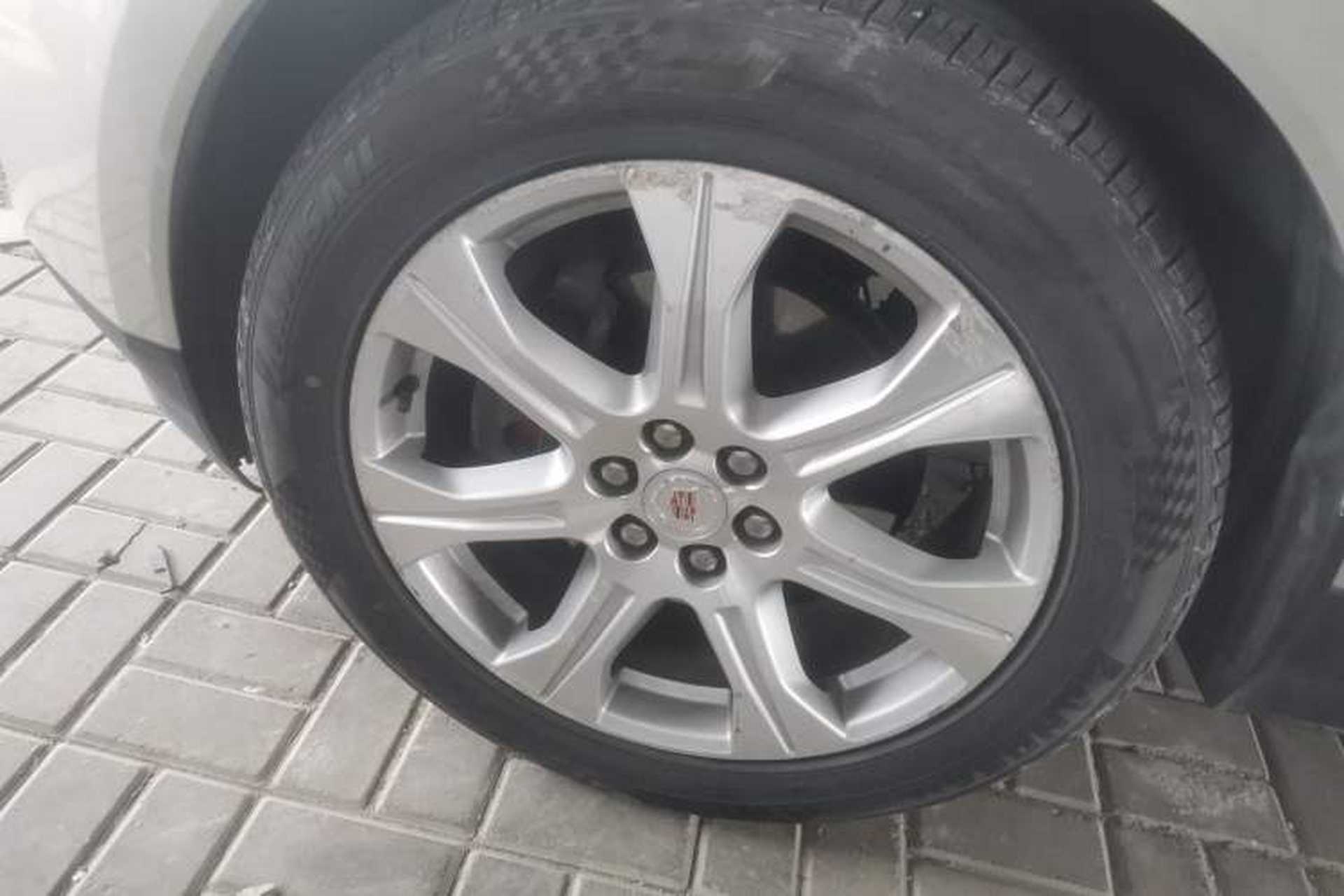 Used Cadillac SRX 2013 3.0L Luxury Model Right Front Wheel Hub