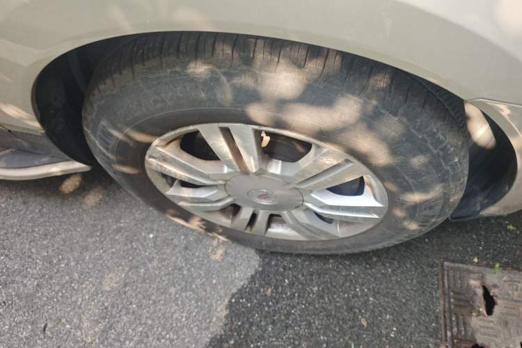 Used Cadillac SRX 2013 3.0L Comfort Model Right Front Wheel Hub