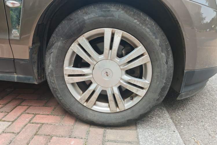 Used Cadillac SRX 2013 3.0L Comfort Model Right Front Wheel Hub
