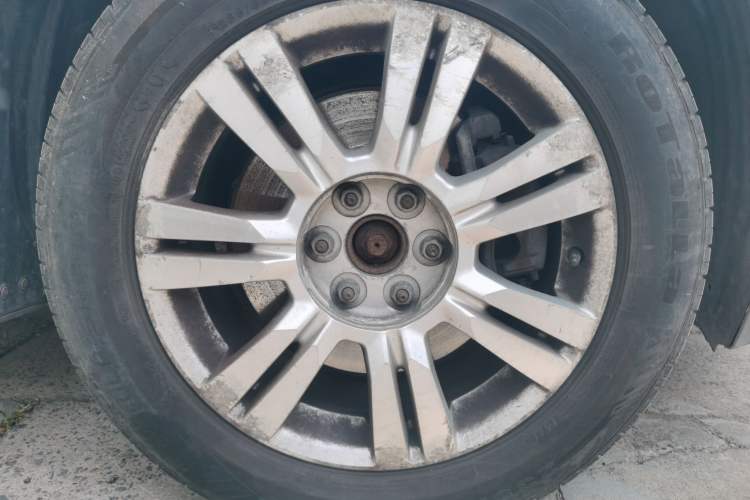 Used Cadillac SRX 2013 3.0L Elite Model Right Front Wheel Hub