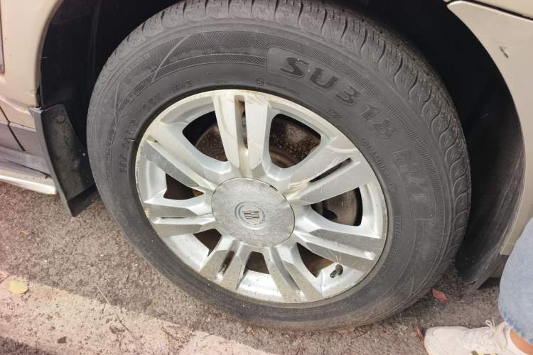Used Cadillac SRX 2013 3.0L Comfort Model Right Front Wheel Hub