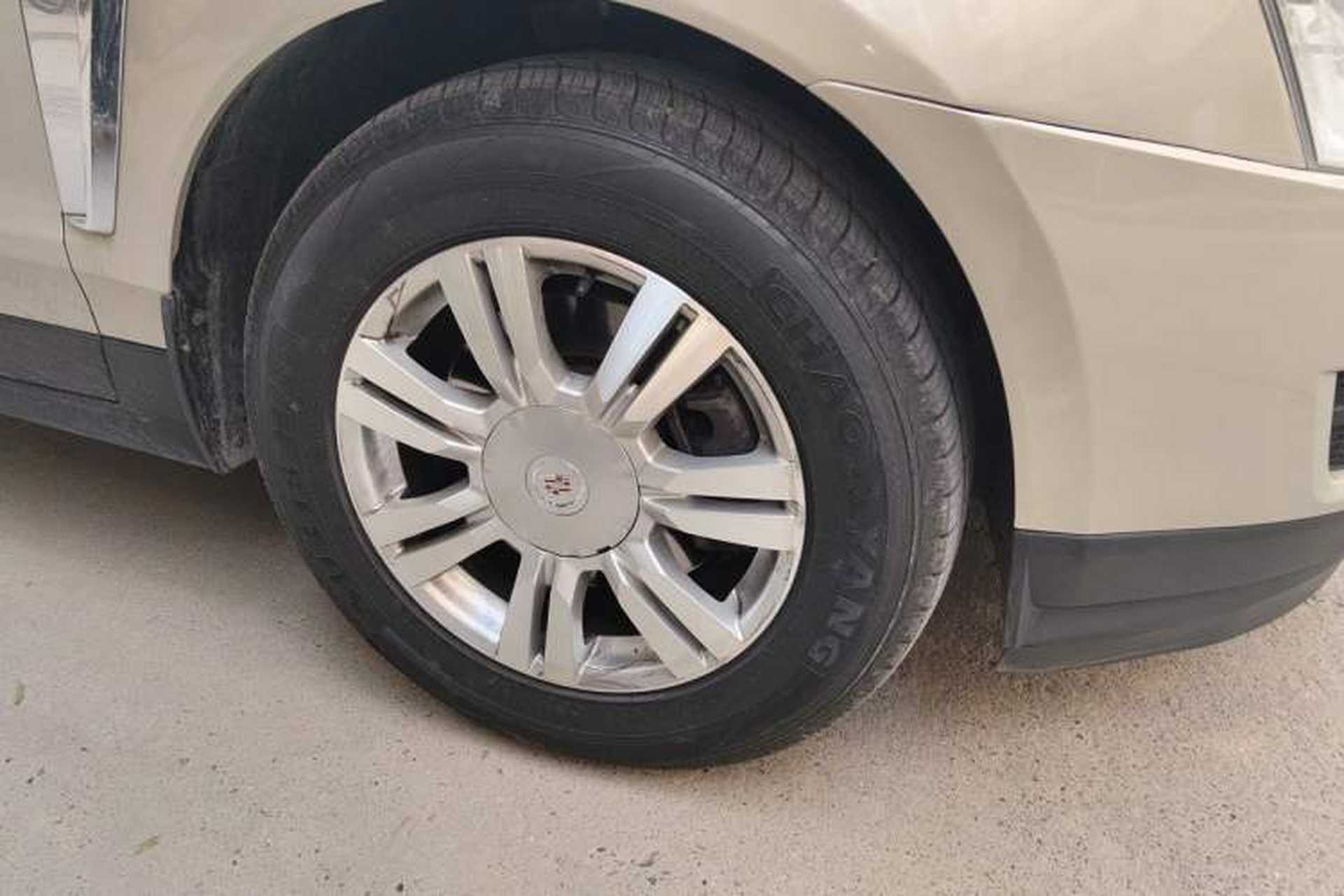 Used Cadillac SRX 2013 3.0L Luxury Model Right Front Wheel Hub
