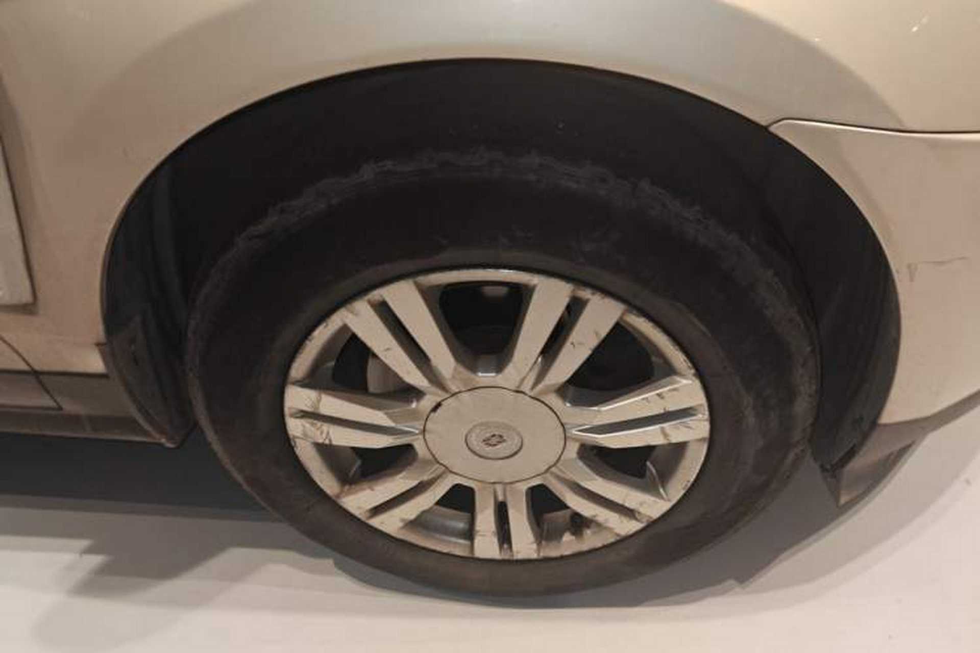 Used Cadillac SRX 2013 3.0L Elite Model Right Front Wheel Hub