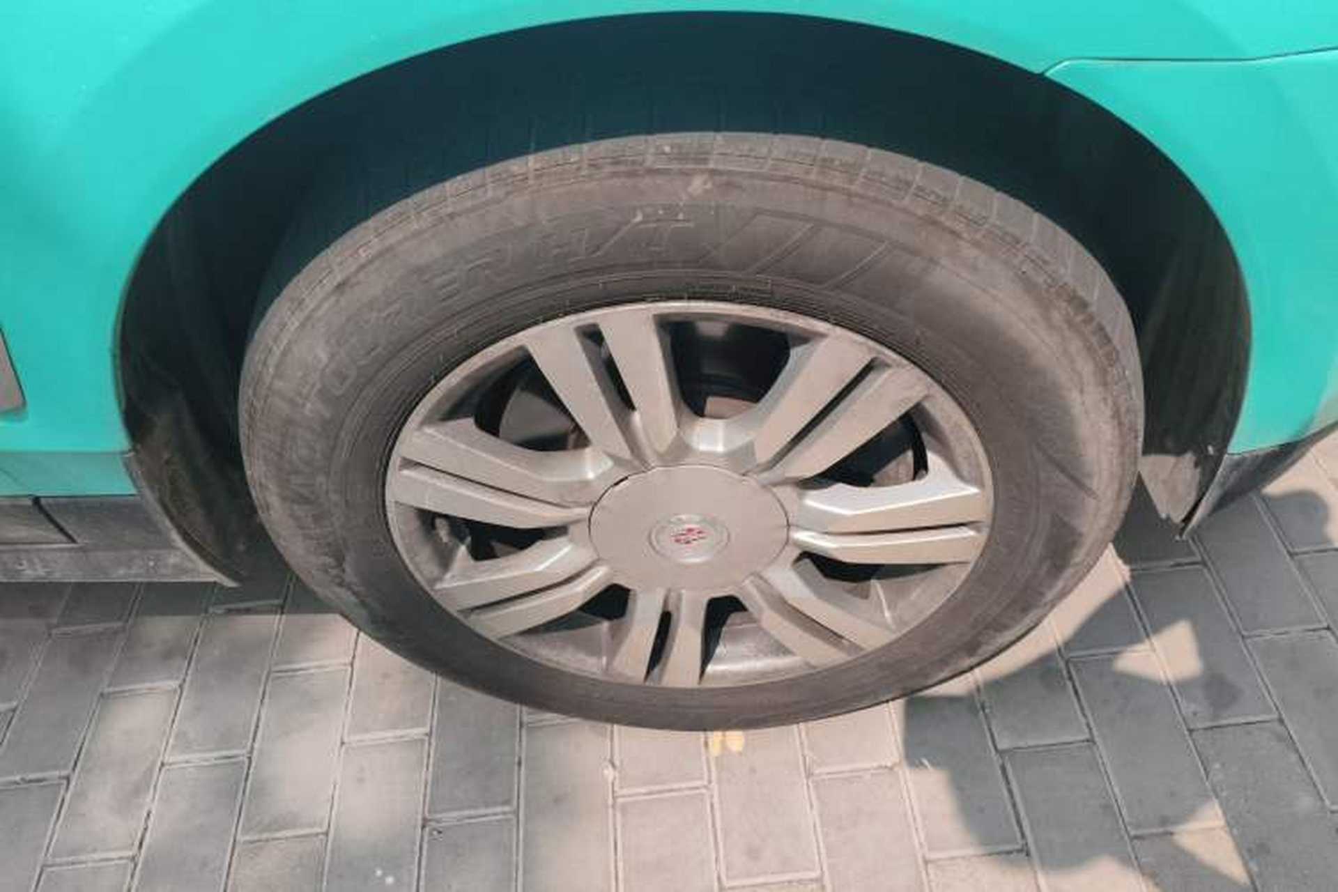 Used Cadillac SRX 2013 3.0L Elite Model Right Front Wheel Hub