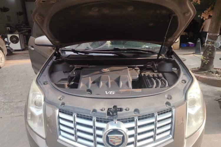 Used Cadillac SRX 2013 3.0L Elite Model Engine Bay