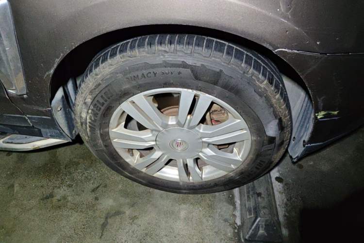 Used Cadillac SRX 2013 3.0L Comfort Model Right Front Wheel Hub