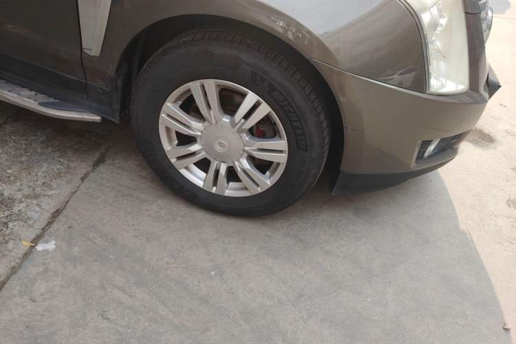 Used Cadillac SRX 2013 3.0L Elite Model Right Front Wheel Hub