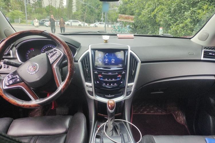 Used Cadillac SRX 2013 3.0L Luxury Model Center Console