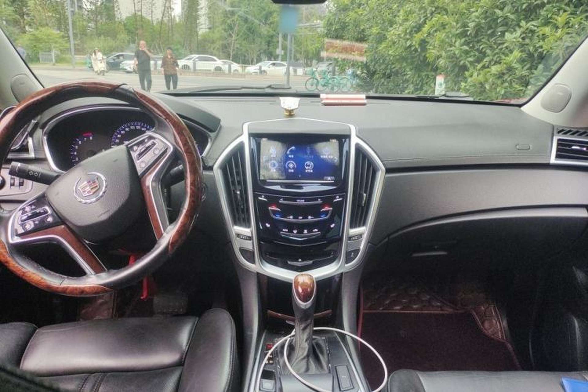Used Cadillac SRX 2013 3.0L Luxury Model Center Console