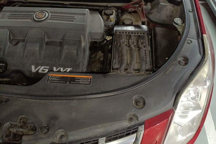 Used Cadillac SRX 2013 3.0L Luxury Model Engine Bay Left