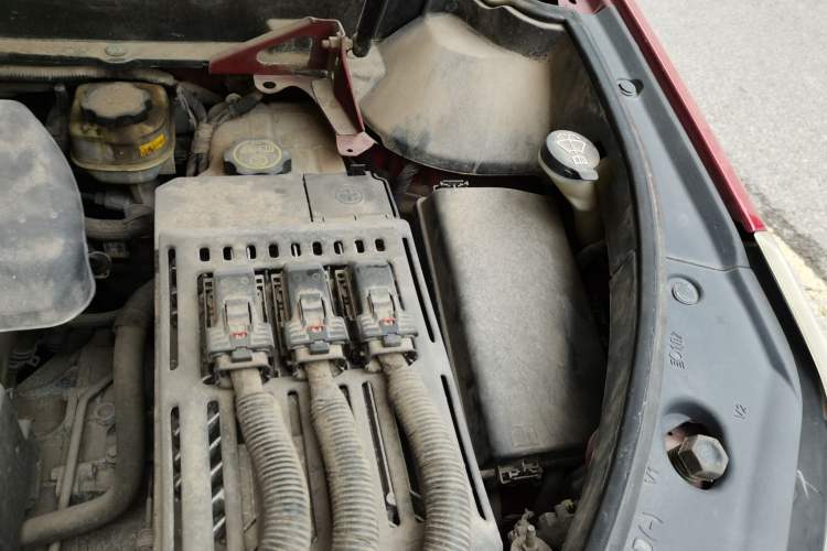 Used Cadillac SRX 2013 3.0L Comfort Model Engine Bay Left