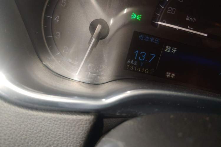 Used Cadillac SRX 2013 3.0L Elite Model Odometer Close Up