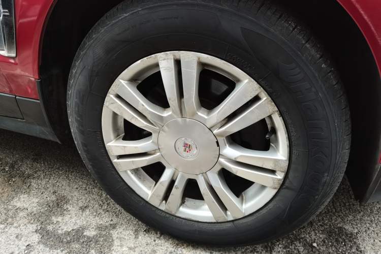 Used Cadillac SRX 2013 3.0L Comfort Model Right Front Wheel Hub