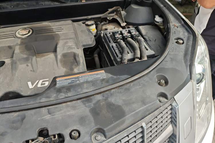 Used Cadillac SRX 2013 3.0L Flagship Model Engine Bay Left