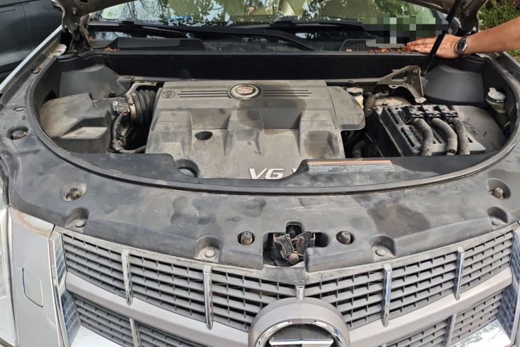 Used Cadillac SRX 2013 3.0L Flagship Model Engine Bay