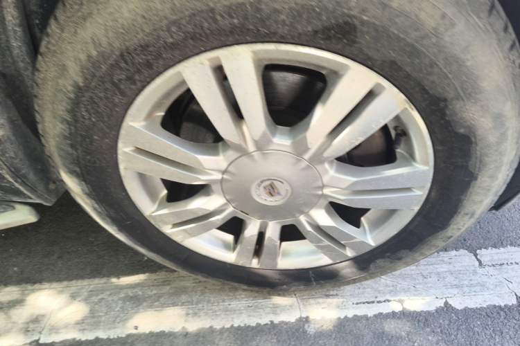 Used Cadillac SRX 2013 3.0L Comfort Model Right Front Wheel Hub