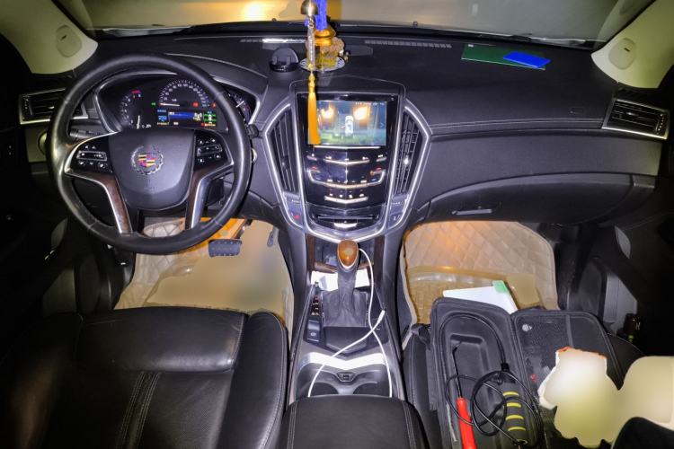 Used Cadillac SRX 2013 3.0L Elite Model Center Console