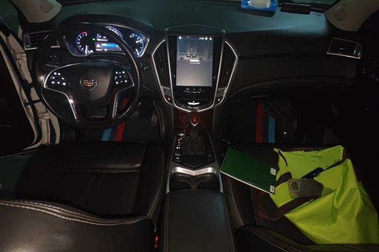 Used Cadillac SRX 2013 3.0L Luxury Model Center Console