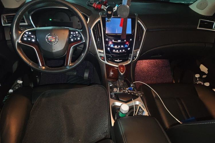 Used Cadillac SRX 2013 3.0L Elite Model Center Console