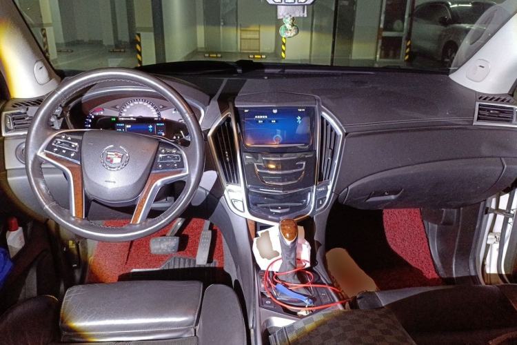 Used Cadillac SRX 2013 3.0L Leading Model Center Console