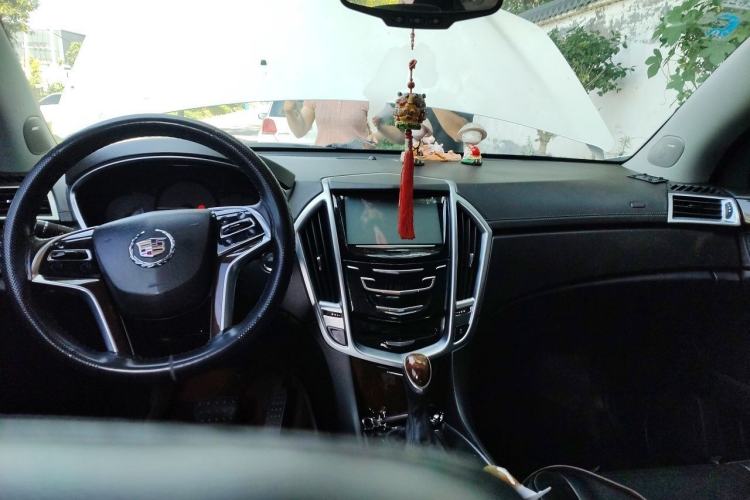 Used Cadillac SRX 2013 3.0L Luxury Model Center Console