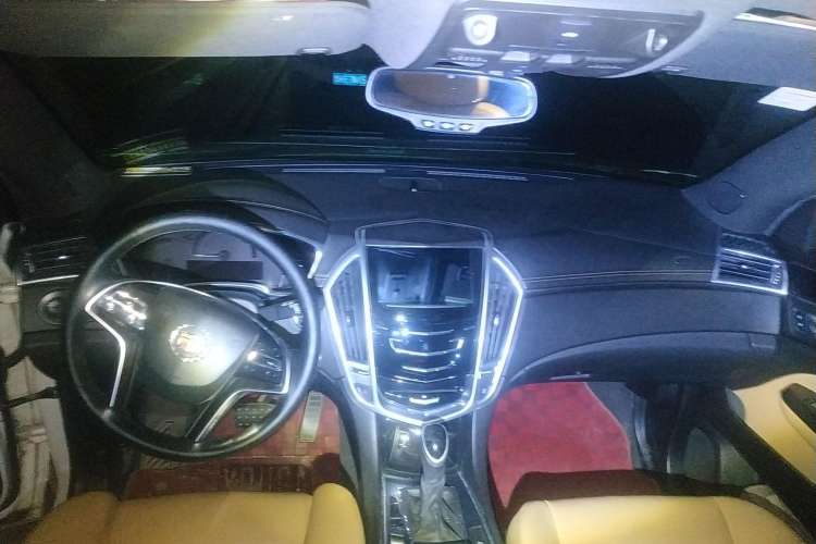 Used Cadillac SRX 2013 3.0L Leading Model Center Console